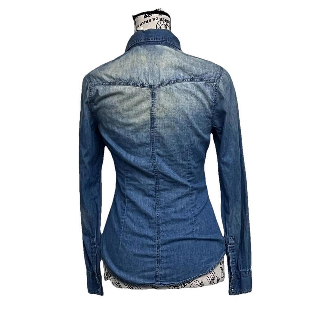 Wet Seal Chambray Button Down Shirt XS Pearl Snap Western Y2K Denim Cowgirl Top - Picture 5 of 9